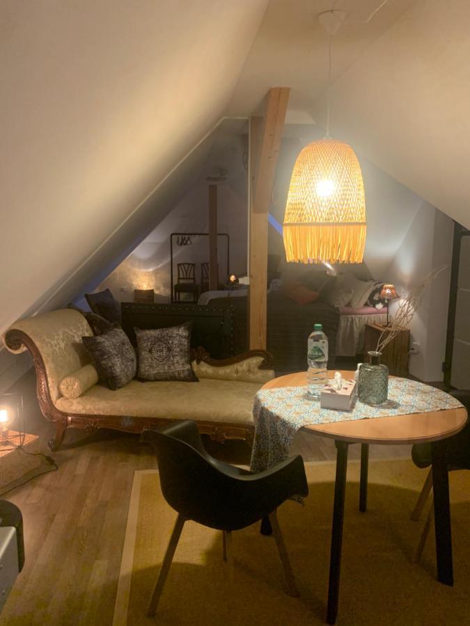 Bezaubernde Ferienwohnung mit Garten und Sauna-Nutzung Waldershof Exterior foto